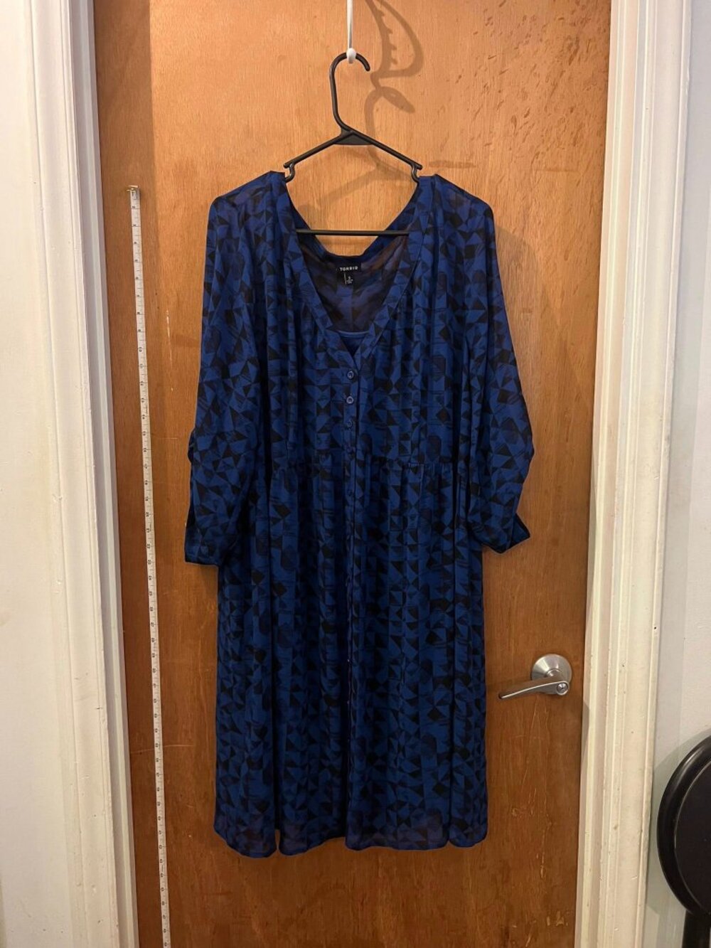 Size 3(3X) - Torrid - Blue and Black Roll Sleeve Dress w/Liner - Picture 6 of 7
